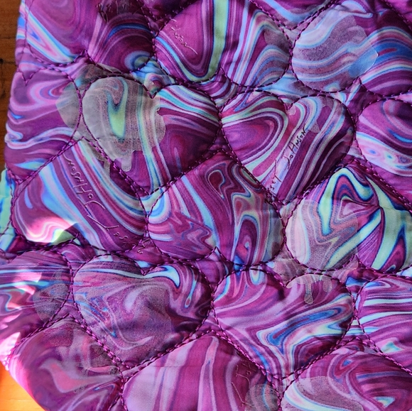 Betsey Johnson | UV COLOR CHANGING Quilted Heart Puffer Totebag - Picture 7 of 15